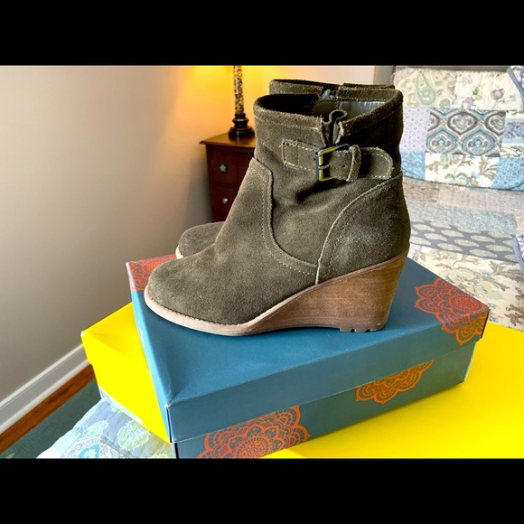 NWOT Carlos Santana Trace, Ivy League Booties - Picture 3 of 7